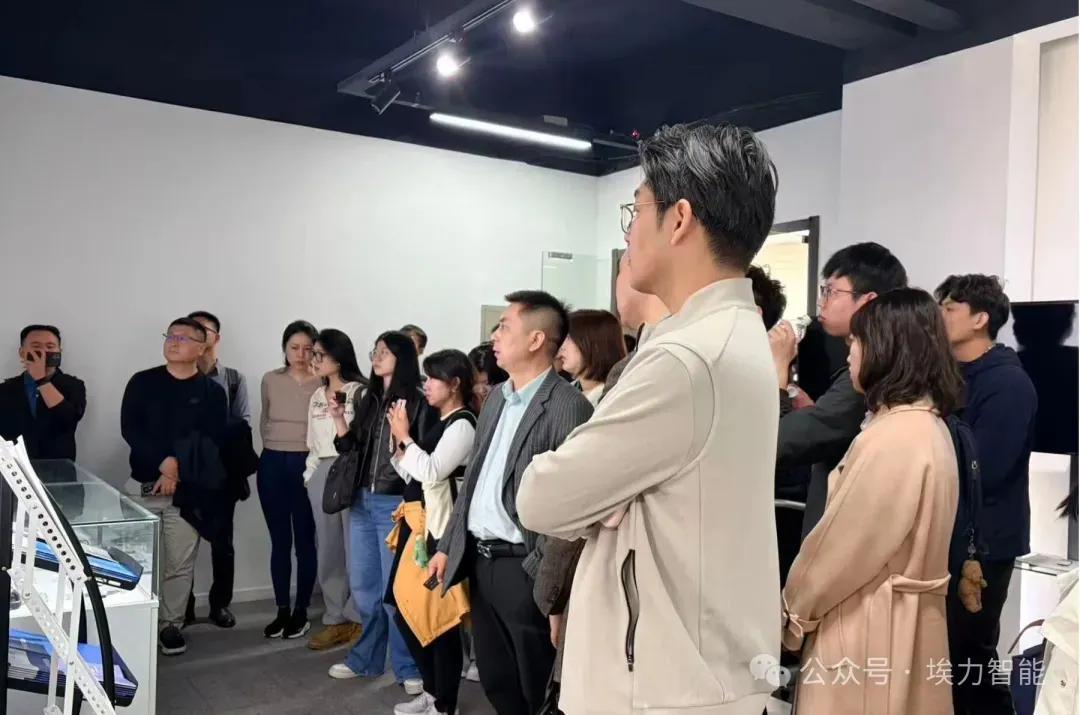 Visit by the “Sci-Tech Innovation Study Tour” delegation · On-site 4
